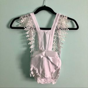 NWT Beautiful Japanese White Pinafore Onesie - Bow and Lace - Size 70 (6M)